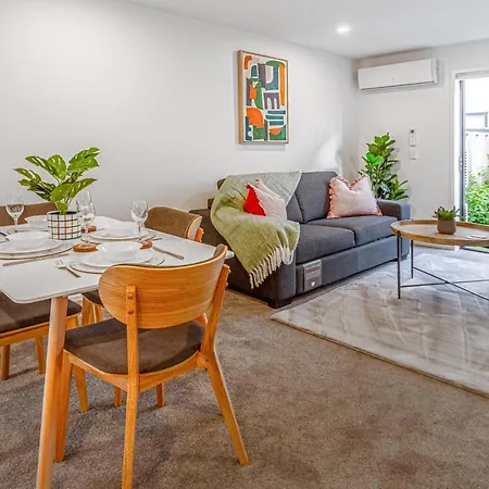 Vibrant City Abode - 2 Bed 2 Bath Apartment